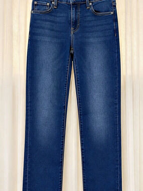 Woman’s GAP Straight Jeans Blue - 24 Size/Lenth